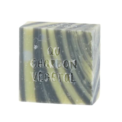 savon-au-charbon-peau-grasse-acne-boutons-points-noirs